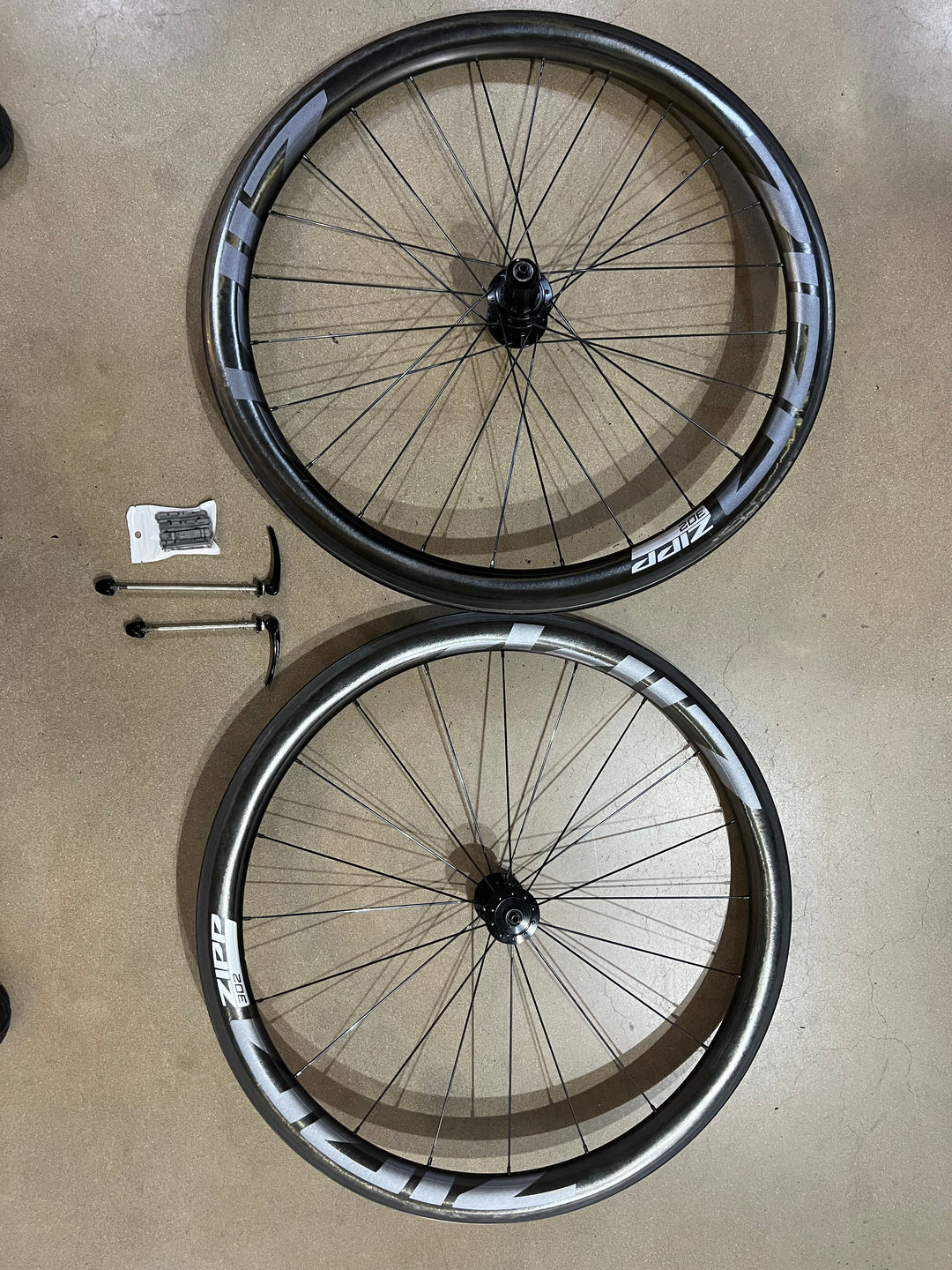 Zipp 302 Carbon Clincher Tubeless Rim - Wheelset - Mackay Cycles - [product_SKU] - ZIPP